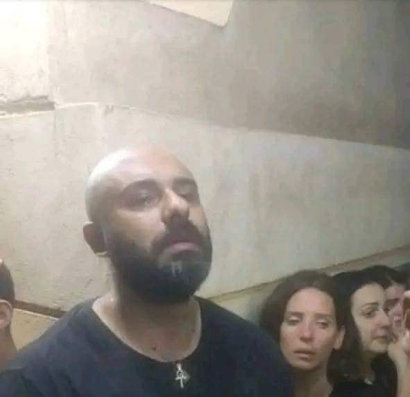 الحزن يخيم على الوسط الفني في مصر... والعوضي يرافق ياسمين عبدالعزيز في جنازة المنتجين الثلاثة